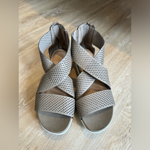 Universal Thread High Top Sandals - Picture 2 of 5